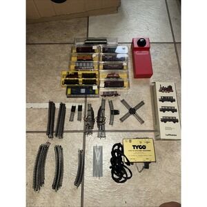 N scale model train lot Of 15 Cars 54pcs Of Track Transformer Atlas Bachmann EUC